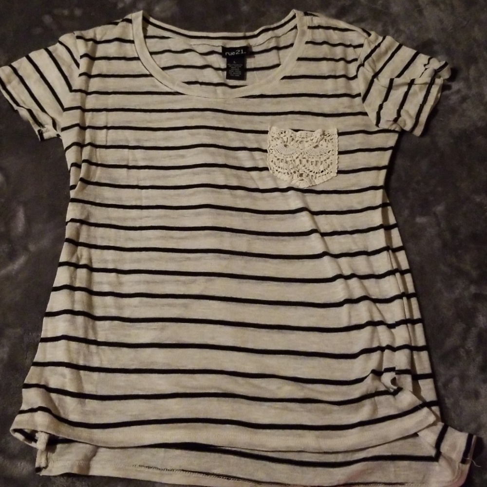 RUE 21 T SHIRT